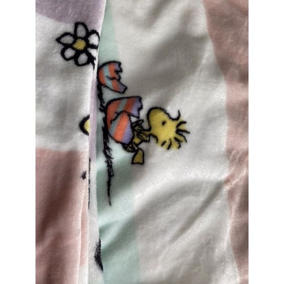 Peanuts Snoopy Woodstock Spring Easter Eggs 50 X 70" Throw Blanket Blue Pink NEW - Picture 8 of 16